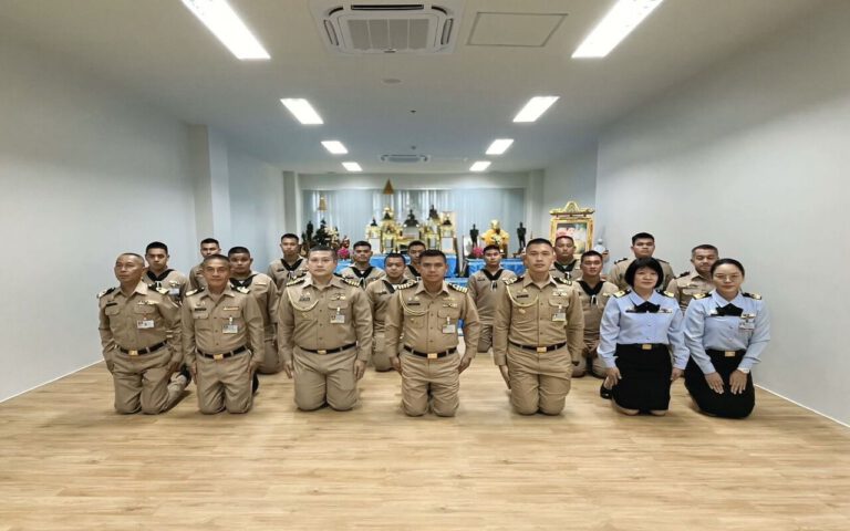 กำลังพล รร.พธ.ฯ จำนวน 5 นาย เข้าร่วมพิธีเจริญพระพุทธมนต์และเจริญจิตภาวนาถวายแด่ สมเด็จพระเจ้าลูกเธอ เจ้าฟ้าพัชรกิติยาภา นเรนทิราเทพยวดี กรมหลวงราชสาริณีสิริพัชร มหาวัชรราชธิดา ณ อาคาร บก.พธ.ทร. โดยมี น.อ.ธนภัทร ทัศนา หน.นฝอ.พธ.ทร. เป็นประธานในพิธี