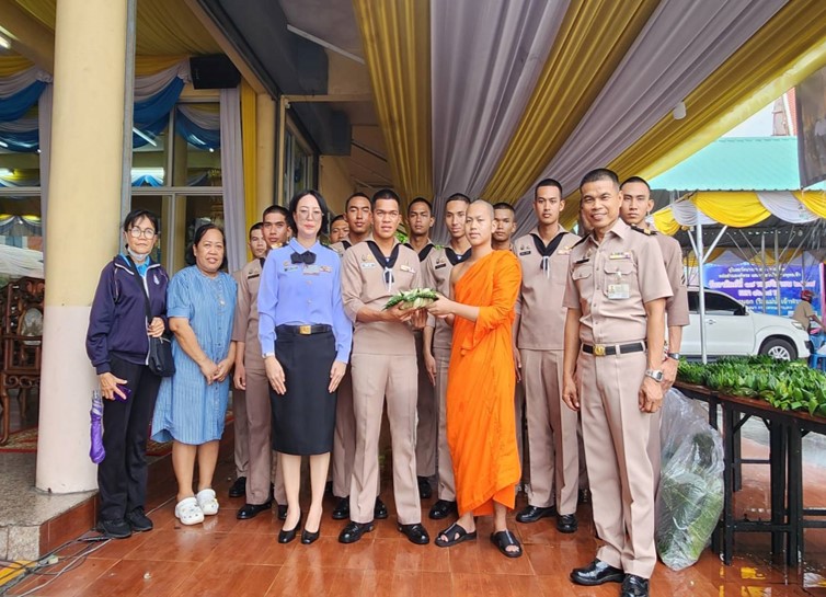 วันศุกร์ที่ ๑๖ พ.ย.๖๗ จัดทำโครงการสนับสนุนศิลปะวัฒนธรรมและปลูกฝังจิตสำนึกด้านการอนุรักษ์สิ่งแวดล้อม โดยมีวัตถุประสงค์เพื่อสนับสนุนการอนุรักษ์ศิลปะวัฒนธรรมประเพณีและภูมิปัญญาไทย รวมทั้งเป็นการฝึกประสบการณ์จริงในการประดิษฐ์กระทงด้วยวัตถุธรรมชาติเป็นมิตรต่อสิ่งแวดล้อม เพื่อถวายให้วัดบางนานอก เนื่องในวันลอยกระทง