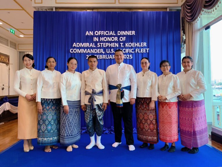 ในวันพฤหัสบดีที่ ๒๐ ก.พ.๖๘ รร.พธ.พธ.ทร. จัดเจ้าหน้าที่สาธิตการแกะสลัก – ผลไม้ ร้อยมาลัย และการทำอาหารว่าง/ขนมไทยในงานรับรอง ผบ.ทร. กองเรือสหรัฐอเมริกา ภาคพื้นแปซิฟิก และภริยาพร้อมคณะณ ห้องวิชัยเฉลิมลาภ ราชนาวิกสภา